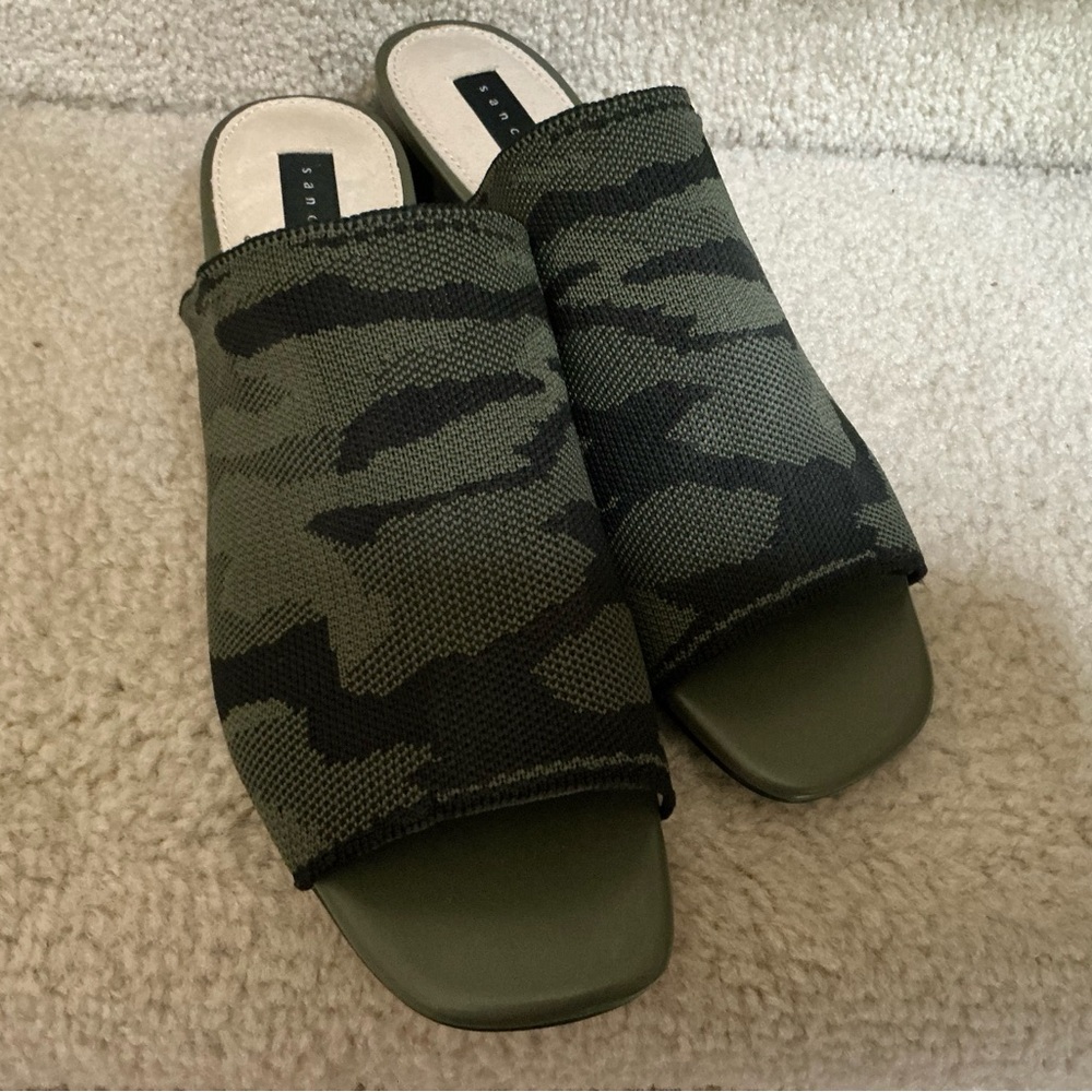 NWOT Sanctuary Olive Green & Black Camo Knit Slide Mules